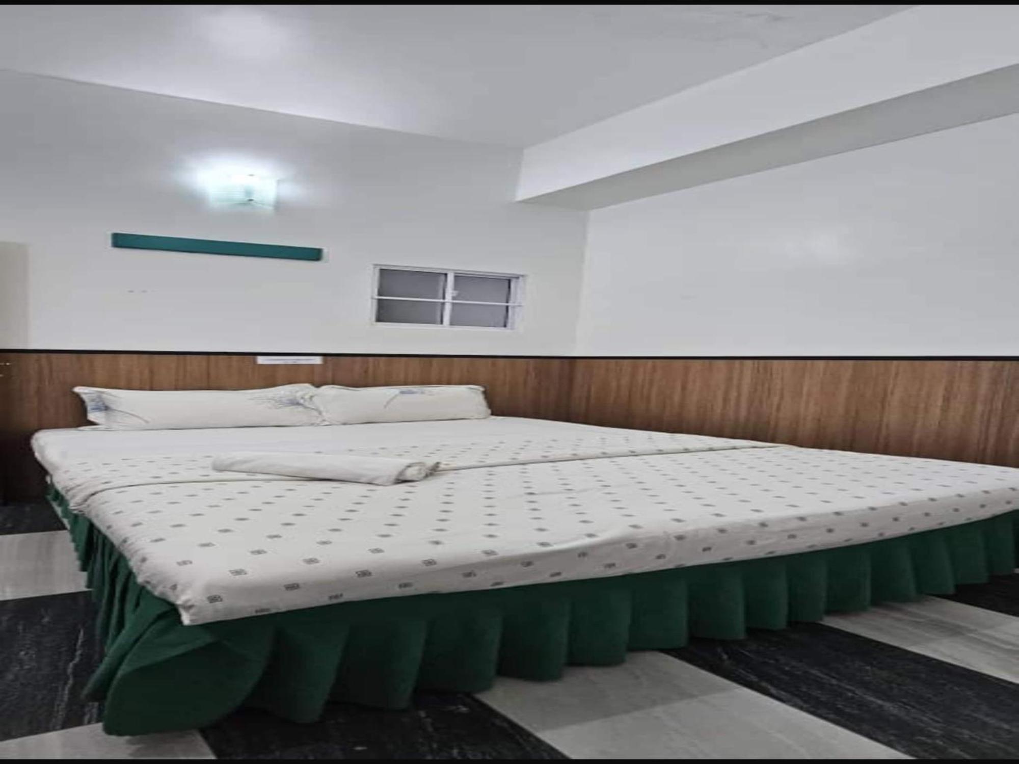 Oyo 90979 Sianglory Inn Kota Kinabalu Kültér fotó